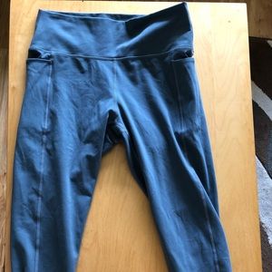 Strong Physiquez Pebble Pocket Crop Leggings